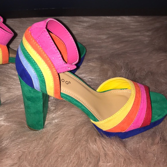 Platforms - Picture 1 of 2